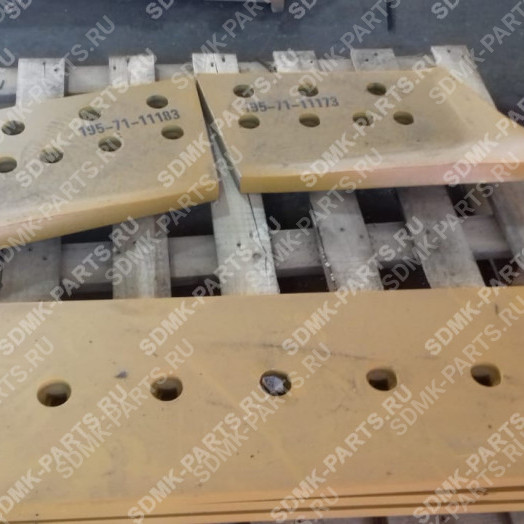 Нож отвала боковой правый KOMATSU D355A 195-71-11183