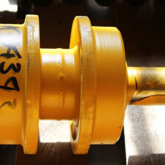 Каток поддерживающий 14X-30-00140 KOMATSU D65E-12 14X-30-00143 Каток поддерживающий 14X-30-00140 KOMATSU D65E-12 14X-30-00143